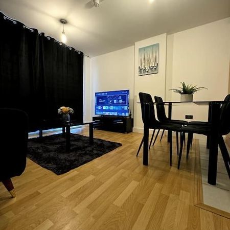 Two Bedrooms Flat In Stratford Londra Exterior foto
