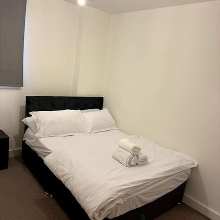 Two Bedrooms Flat In Stratford Londra Exterior foto